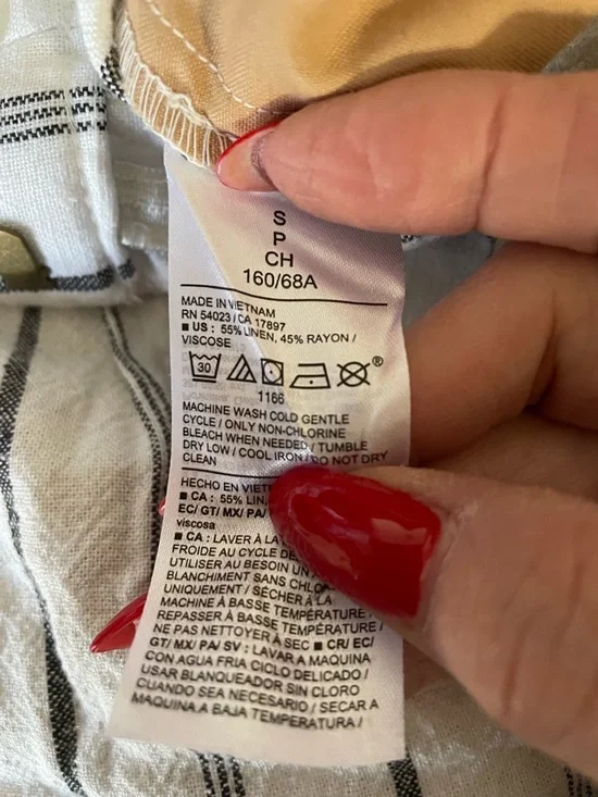 Old Navy Extra High Rise Taylor Shorts with Adjustable Waist SMALL - Picture 5 of 5